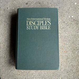 New International Version Disciple’s Study Bible